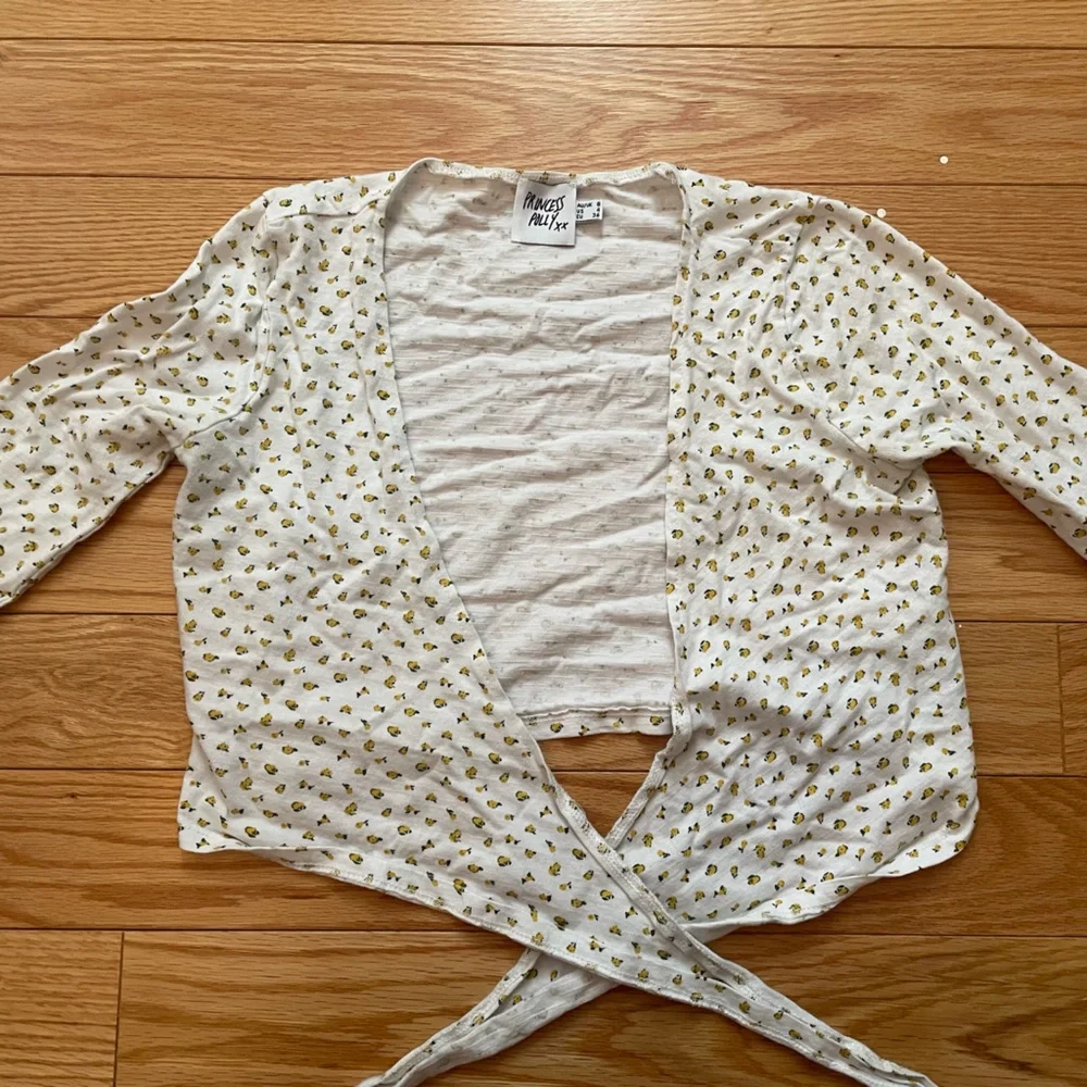 Princess Polly Josie Tie Front Top - White Floral - US 4 - Picture 2 of 5